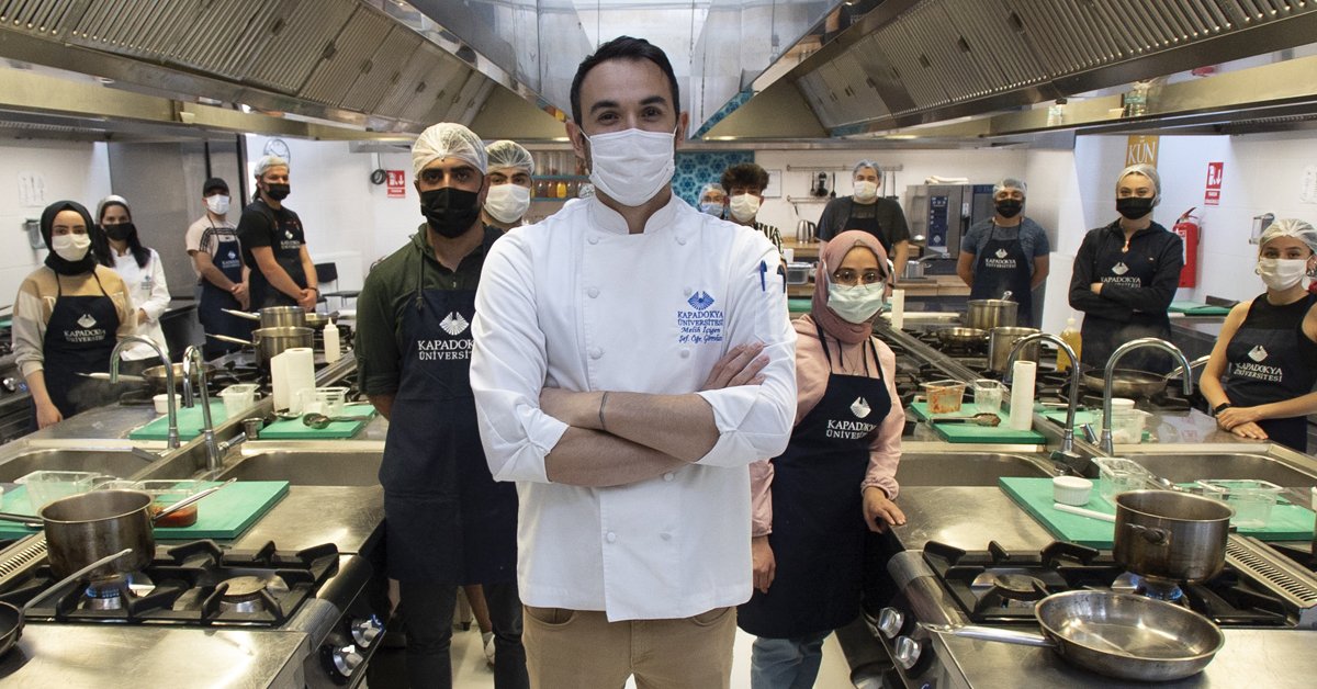 Üniversitemiz Aşçılık Atölyeleri ile Öğrencilerin Kariyerlerine Işık Tutuyor